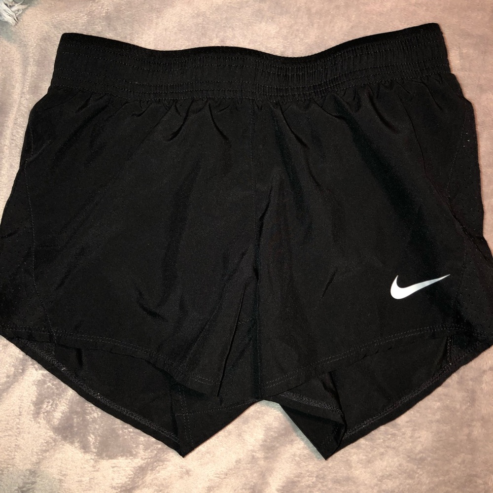 Black nike shorts